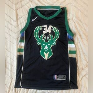 Nike Milwaukee Bucks Swingman Jersey for player Giannis Antetokounmpo (#34).